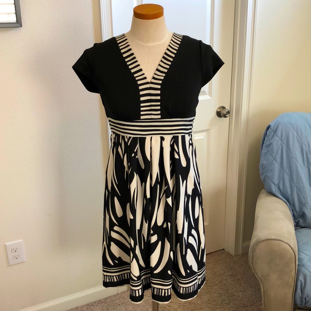 -New Directions Above the knee dress Petite Small